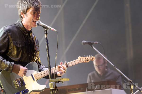 NOEL GALLAGHER'S HIGH FLYING BIRDS - 2015-06-23 - PARIS - Place de la Republique - 